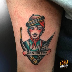 tatuaje-pierna-bandolero-logia-barcelona-julio-herrero     